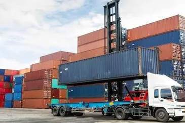 Transporte de Contenedores De y Hacia los distintos puertos del País